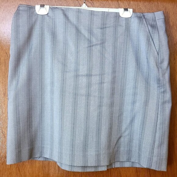 *4 for $20* Grey Striped Mini Skirt - Picture 1 of 2